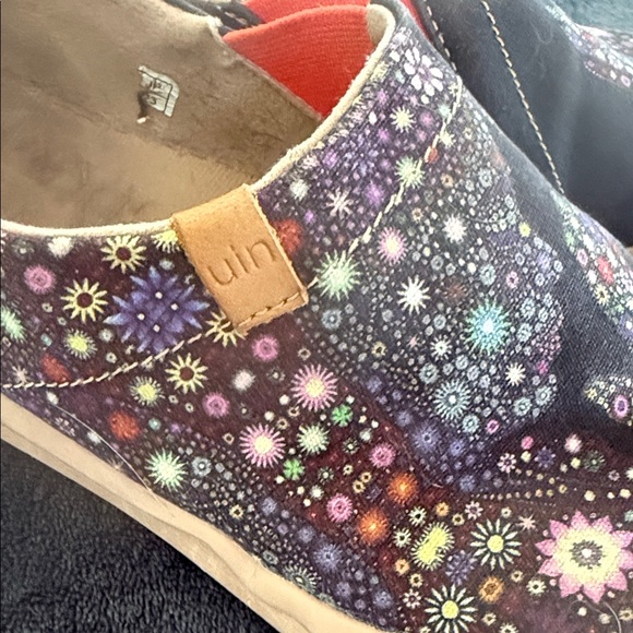 UIN Women's Black and Multicolor Slip-On Sneakers - Picture 8 of 9